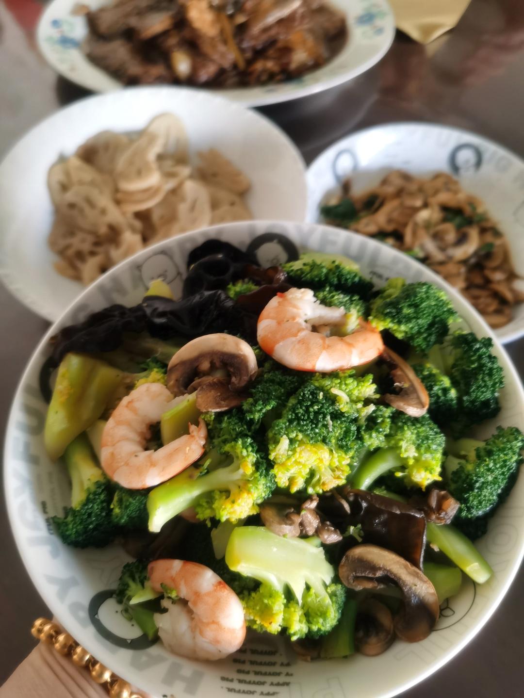 健康低脂家常菜—西兰花炒口蘑