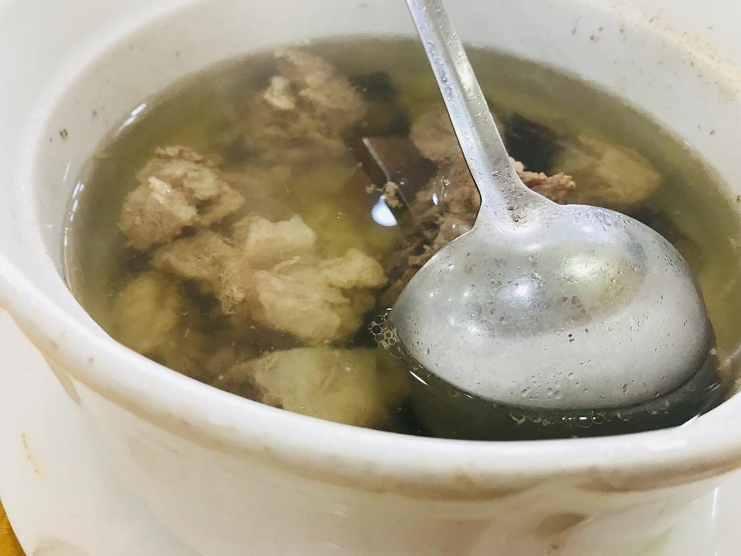 土茯苓牛大力猪骨汤