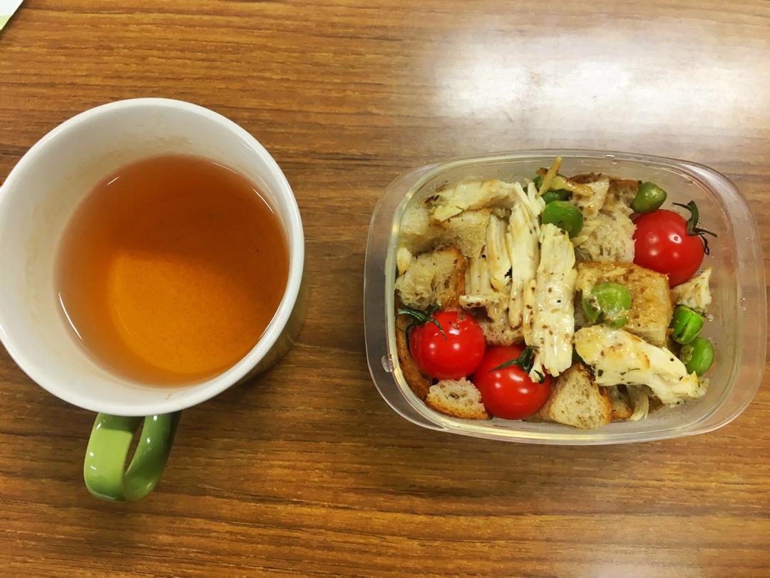 鸡胸肉面包丁沙拉
