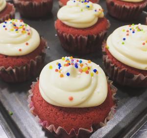 红丝绒杯子蛋糕 Red Velvet Cupcake的做法 步骤6