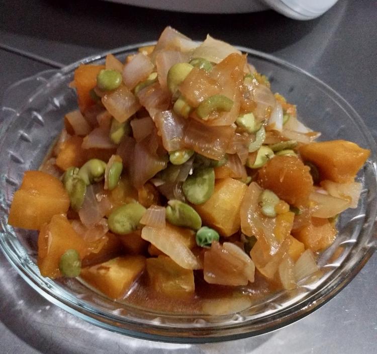 洋葱炒南瓜豆瓣（小美）的做法