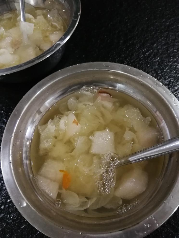 雪梨雪耳枸杞糖水的做法