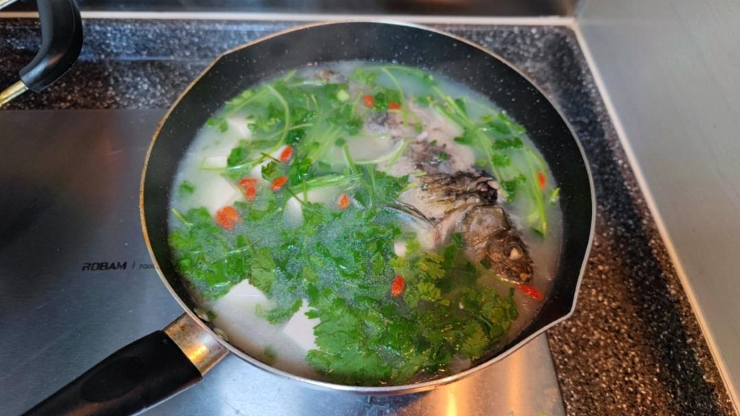 奶白鲫鱼豆腐汤|一条鱼最后的温柔