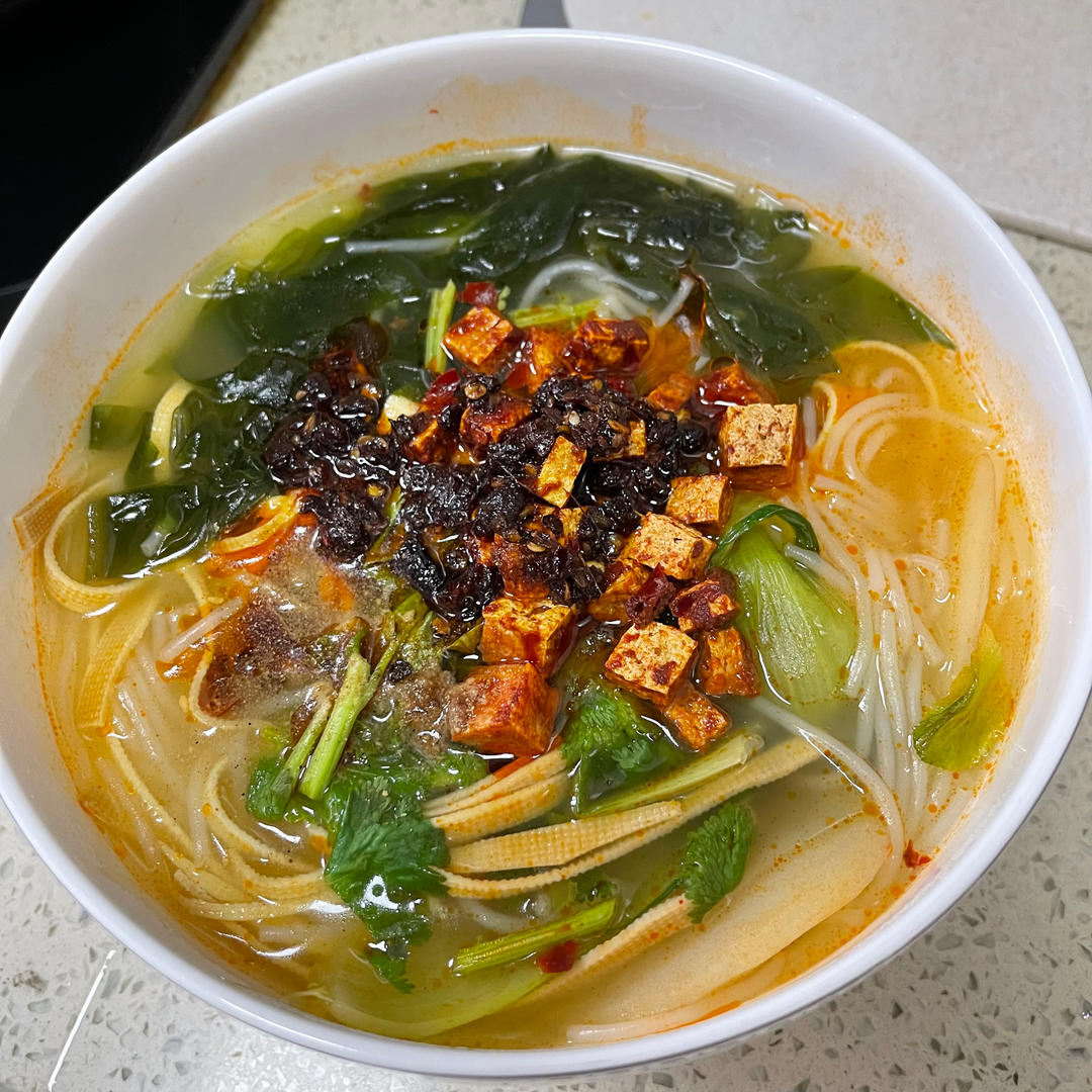 【西安小吃系列】4:麻辣米线（砂锅米线）及红油豆干做法