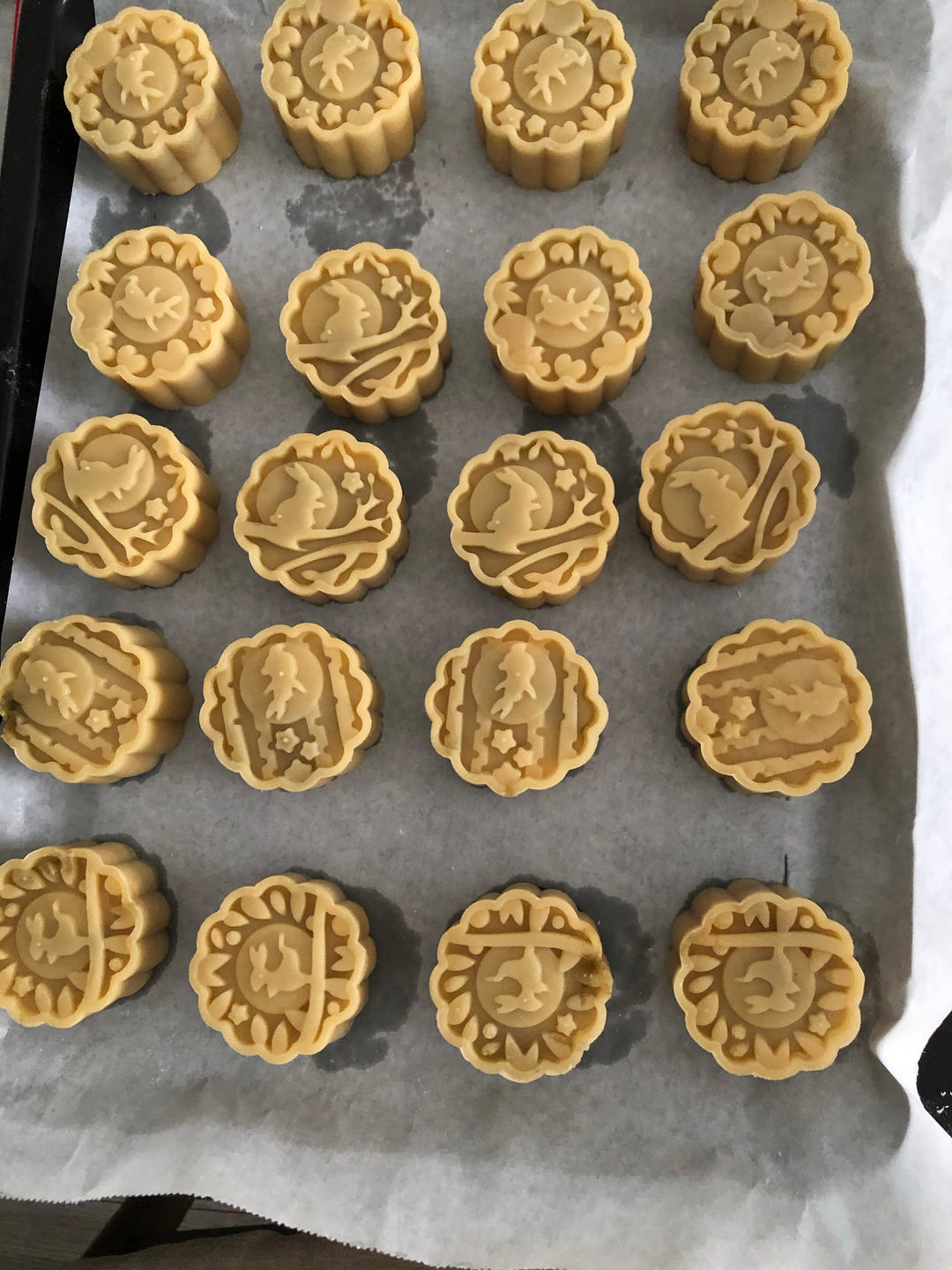 广式月饼—蛋黄莲蓉月饼