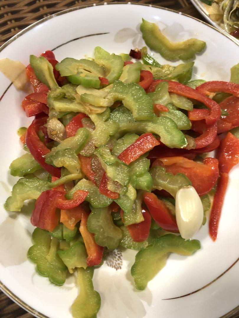 减脂餐：清炒苦瓜