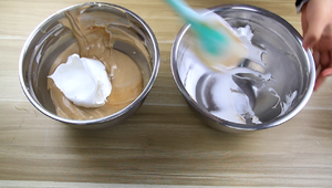 Bakingpie-榛子酱的特别吃法（一）可可榛子戚风的做法 步骤6
