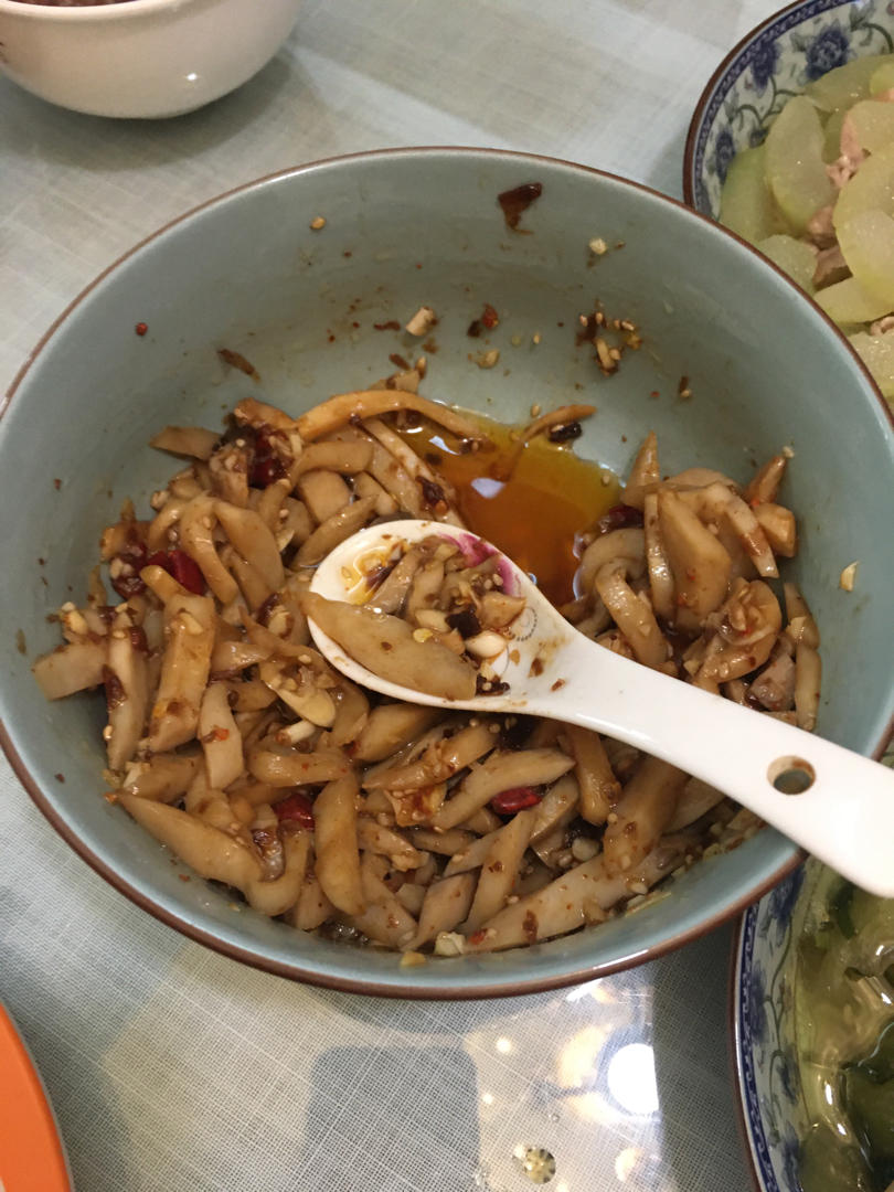 比肉还好吃的【手撕凉拌杏鲍菇】，上桌扫光光