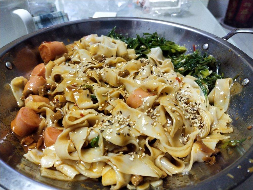 我发誓这将是你吃过最好吃的炸酱面，一口下去回味无穷！！！