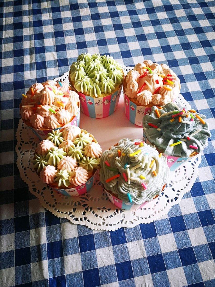 鲜奶油戚风杯子蛋糕（纸杯蛋糕）