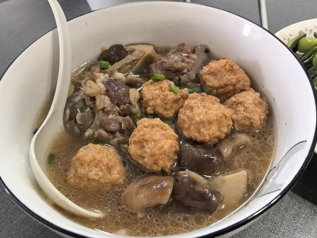 很鲜的香菇炖排骨