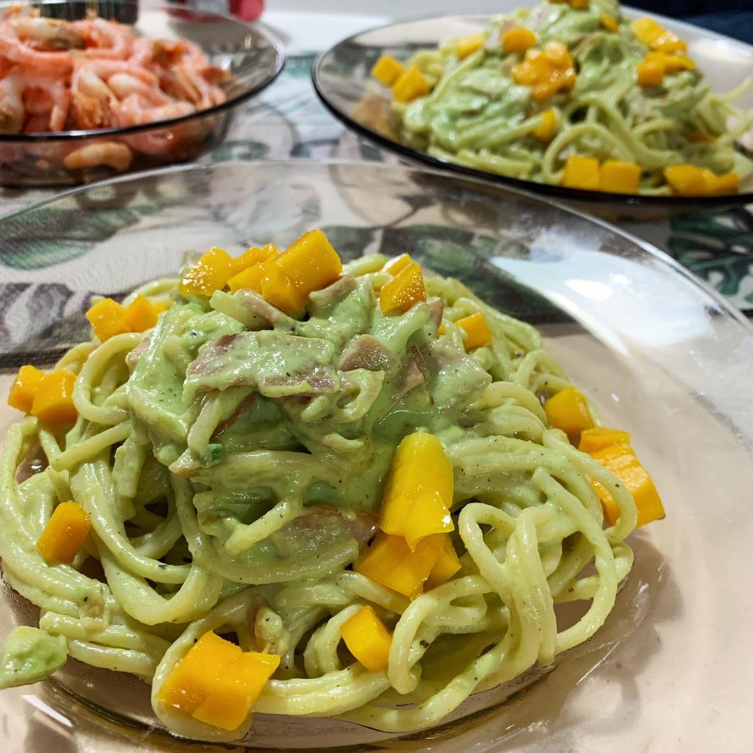 小清新牛油果火腿意面