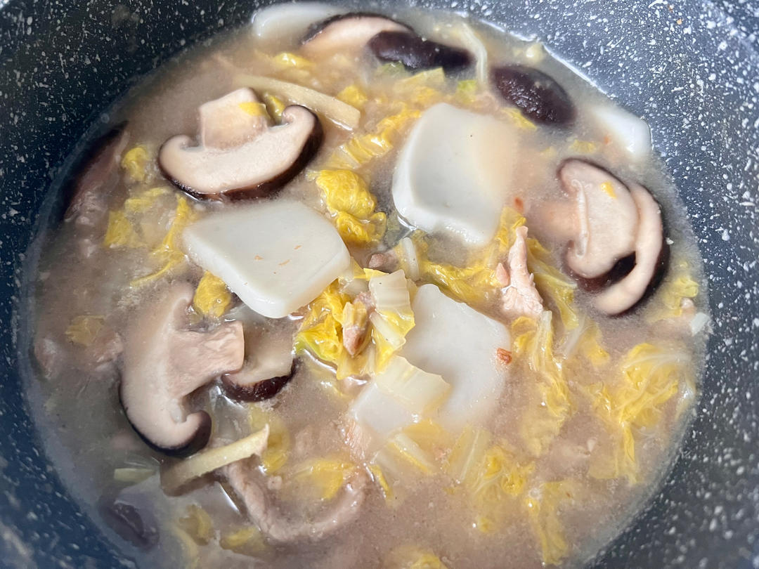 【白菜肉丝年糕汤】