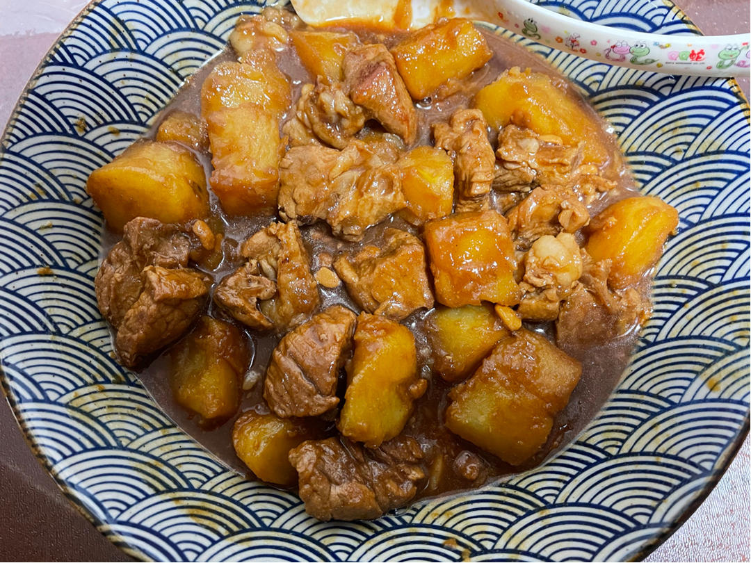 土豆炖牛肉，多吃肉御寒