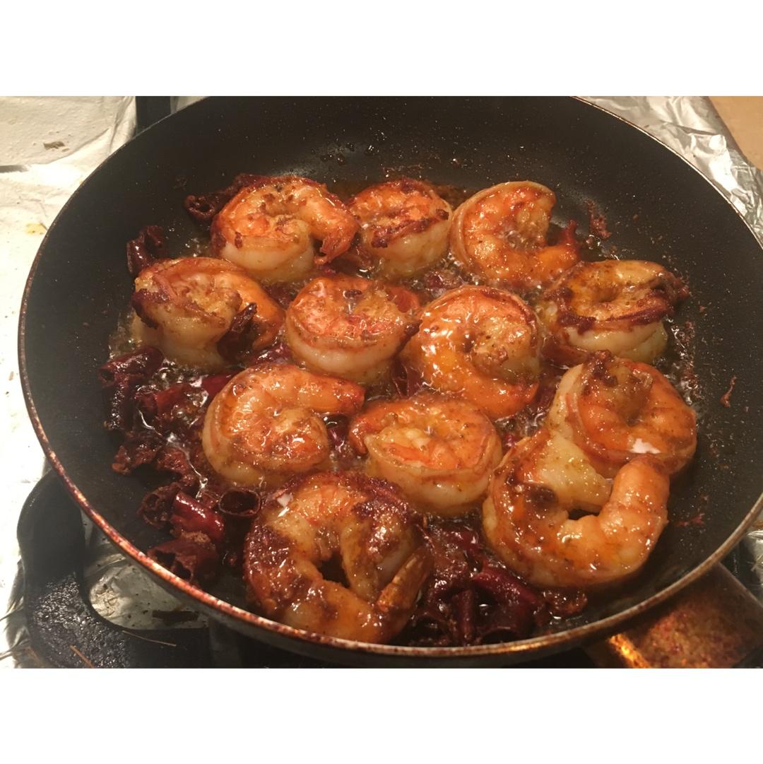 能瞬间引爆味蕾的【香辣干锅虾】