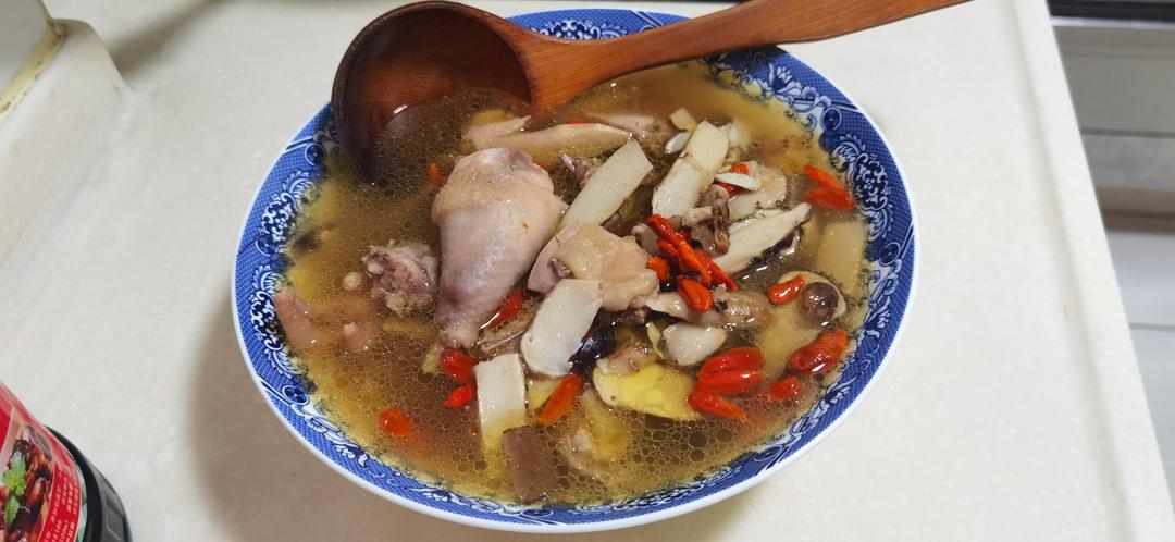 姬松茸鸡汤
