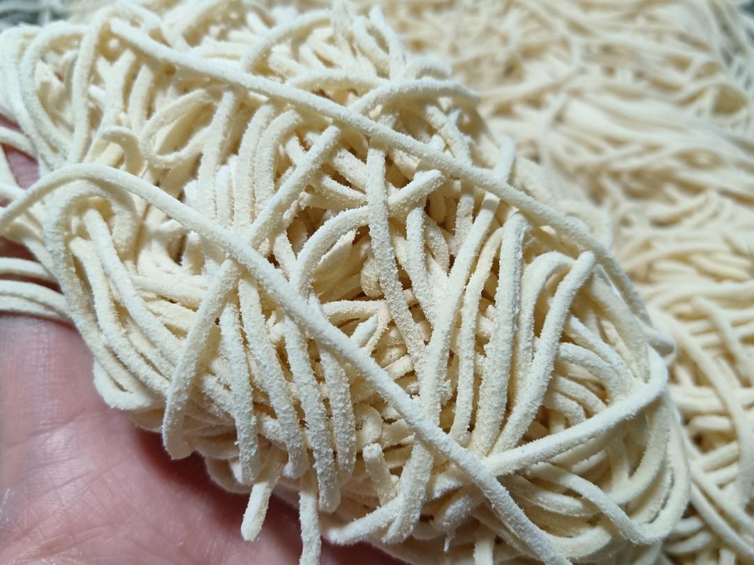 自制纯天然蔬菜汁彩色面条