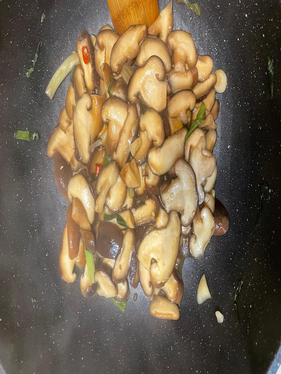 香菇这样炒比肉都好吃😋素炒香菇