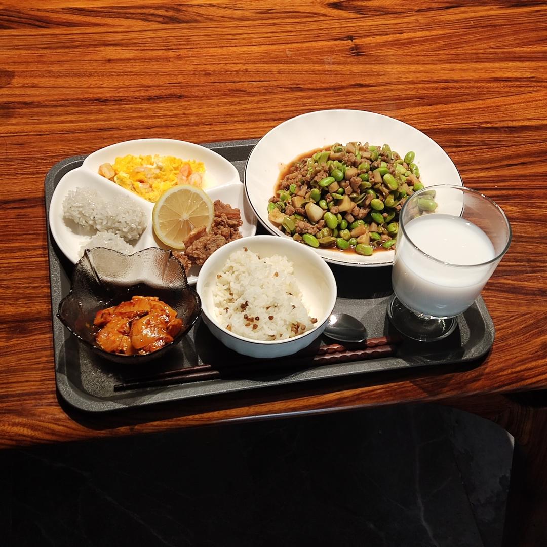 杏鲍菇炒毛豆