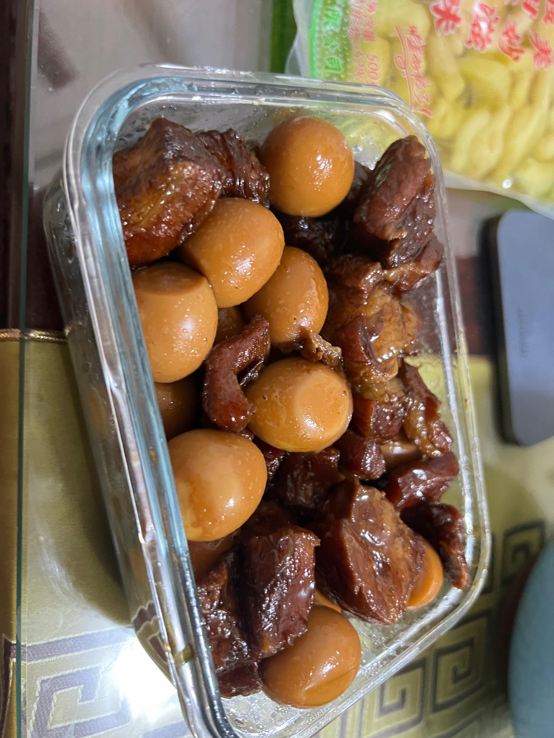 红烧肉炖鹌鹑蛋