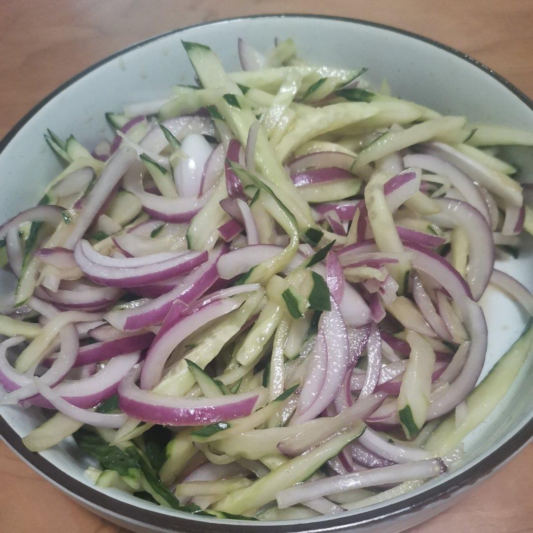 凉拌黄瓜西红柿洋葱