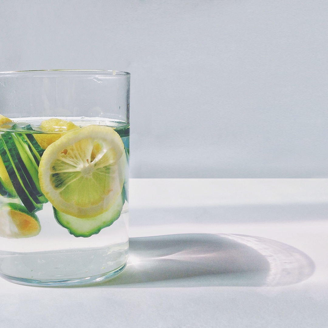 detox water 自制排毒养颜水 健康饮料 果蔬泡汁