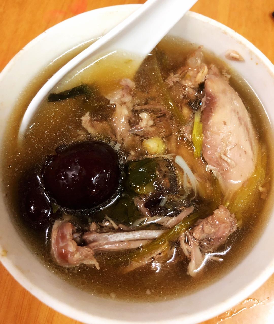 红枣枸杞鸡汤