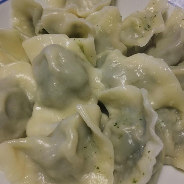 巨好吃的猪肉荠菜蒸饺