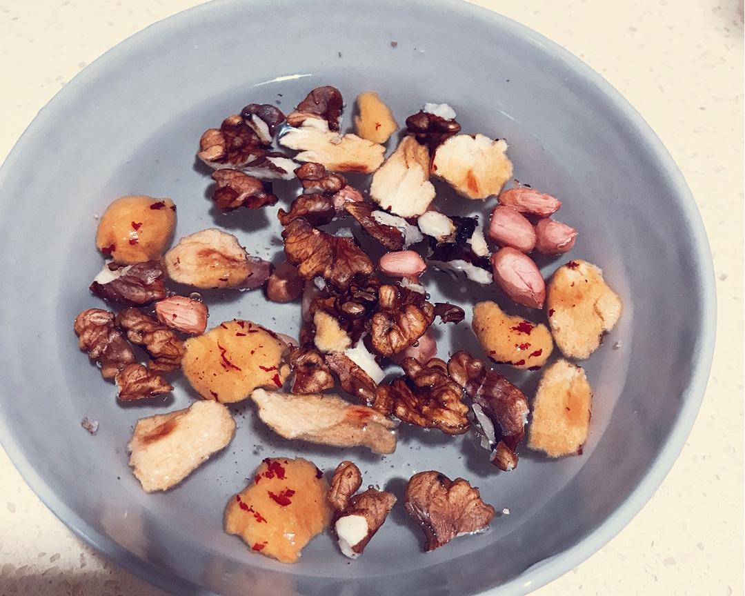 核桃花生红枣牛奶