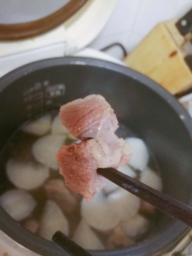 白萝卜牛腩汤