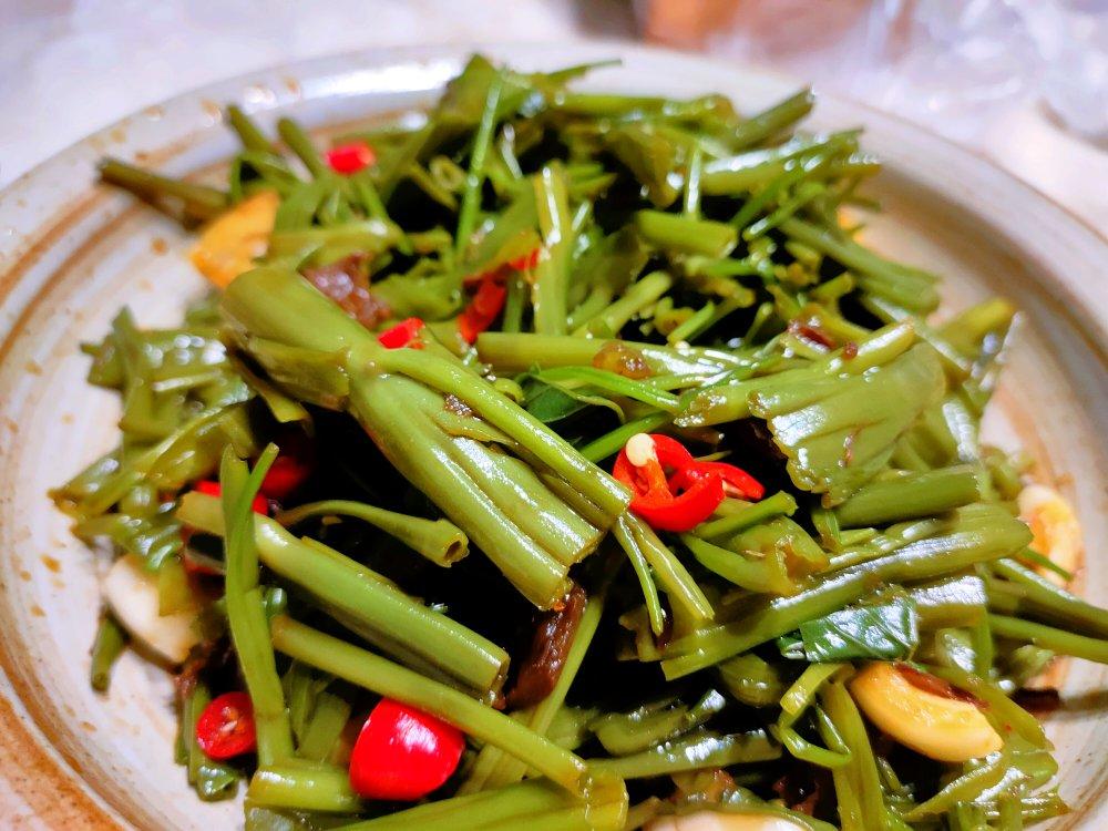 凉拌博白空心菜（空心菜不变黄的小技巧）