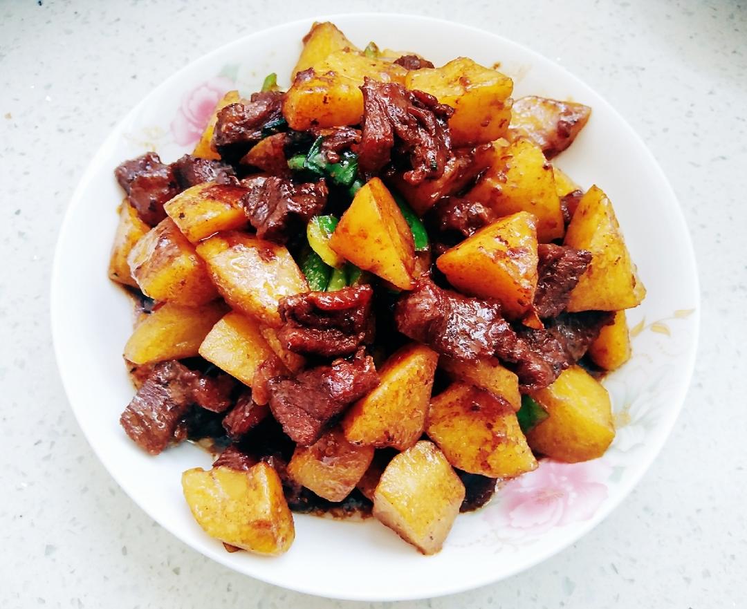 牛肉炖土豆的做法