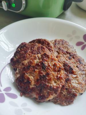 摩飞锅煎牛肉小饼（汉堡牛肉饼）的做法 步骤6