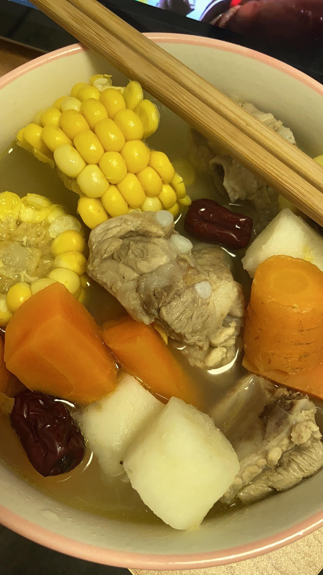 连吃三碗的玉米山药排骨汤