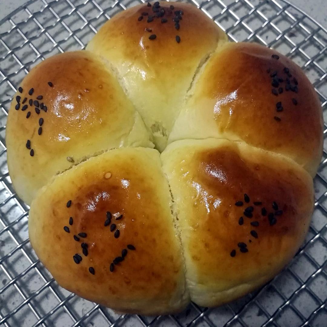 大人小孩都爱不释口的【蜂蜜牛奶小餐包】