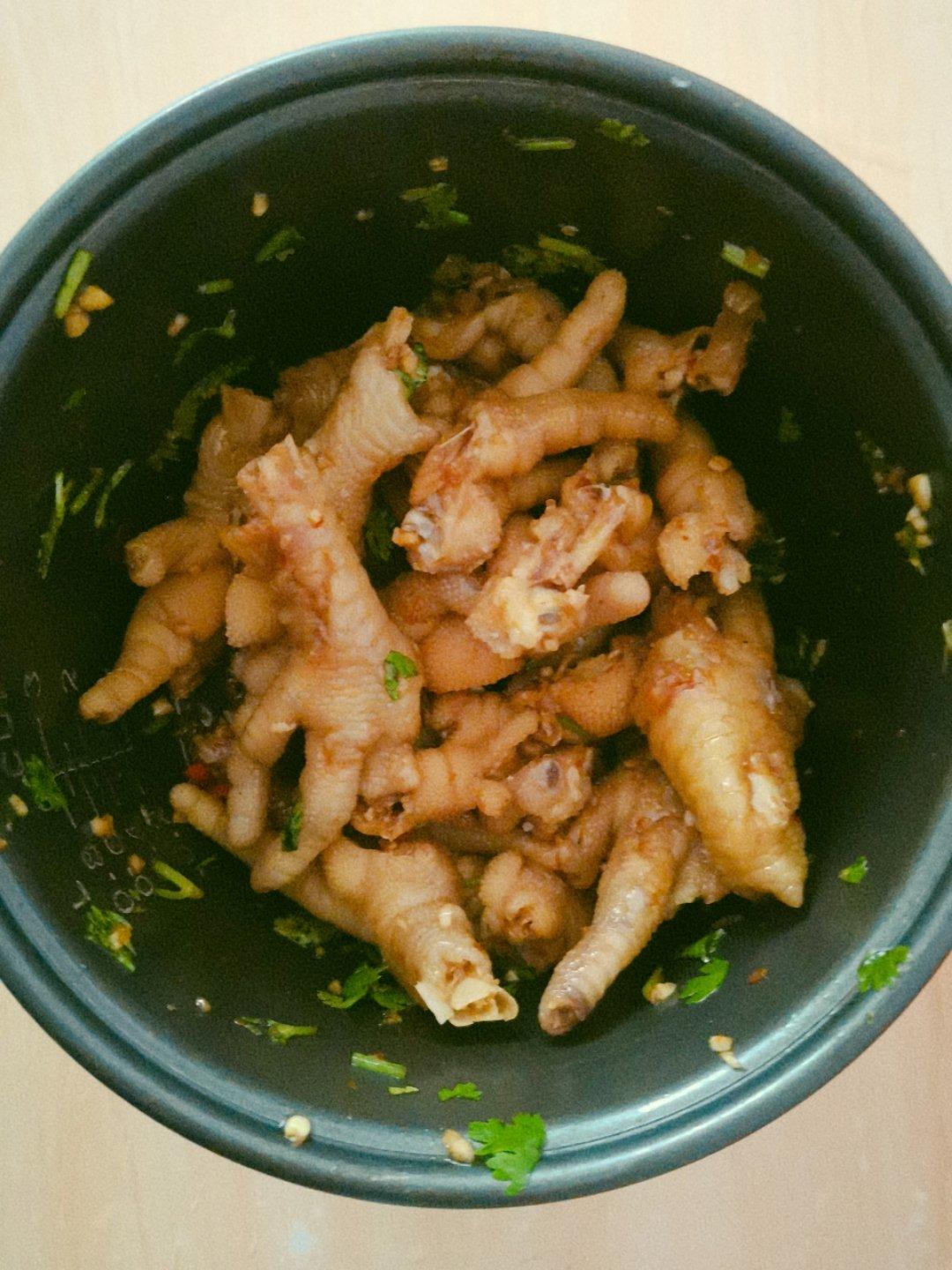 【酸辣无骨凤爪】