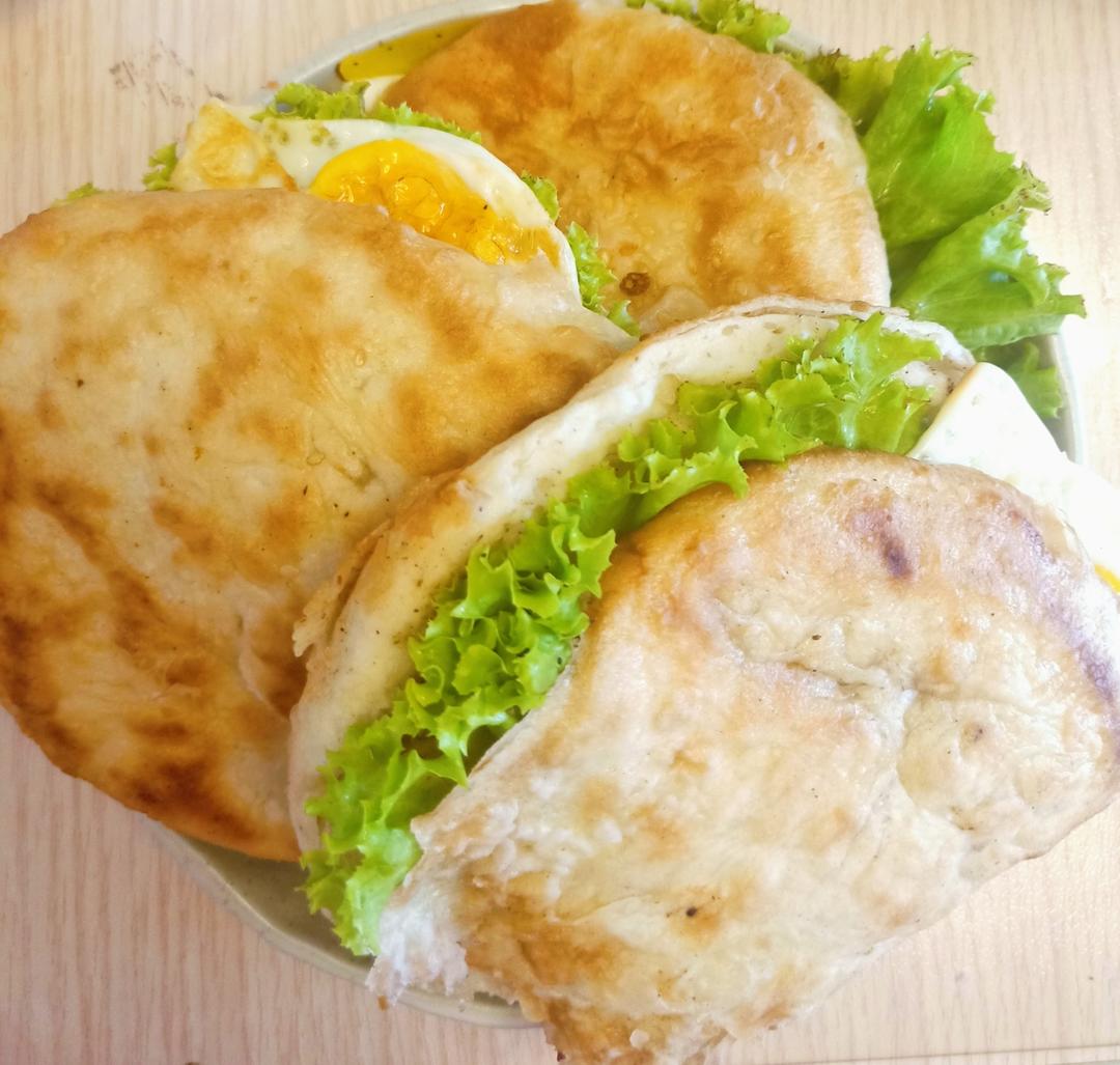 学生早餐--烧饼夹鸡蛋