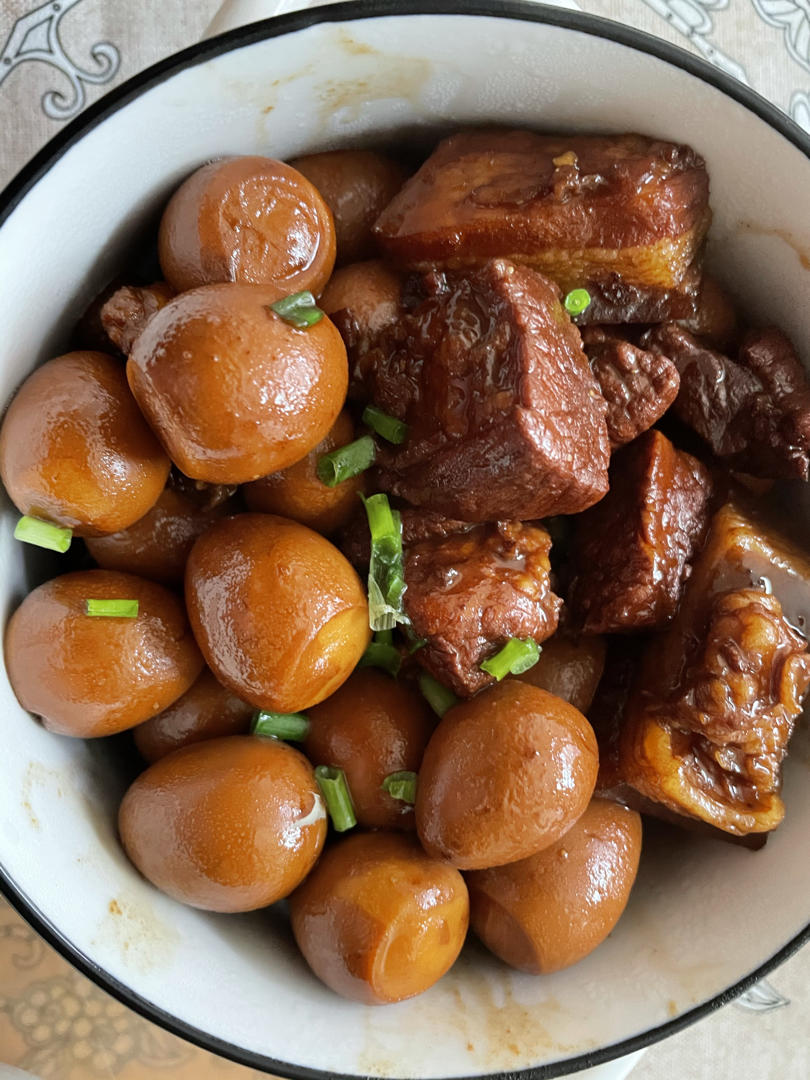 五花肉烧鹌鹑蛋