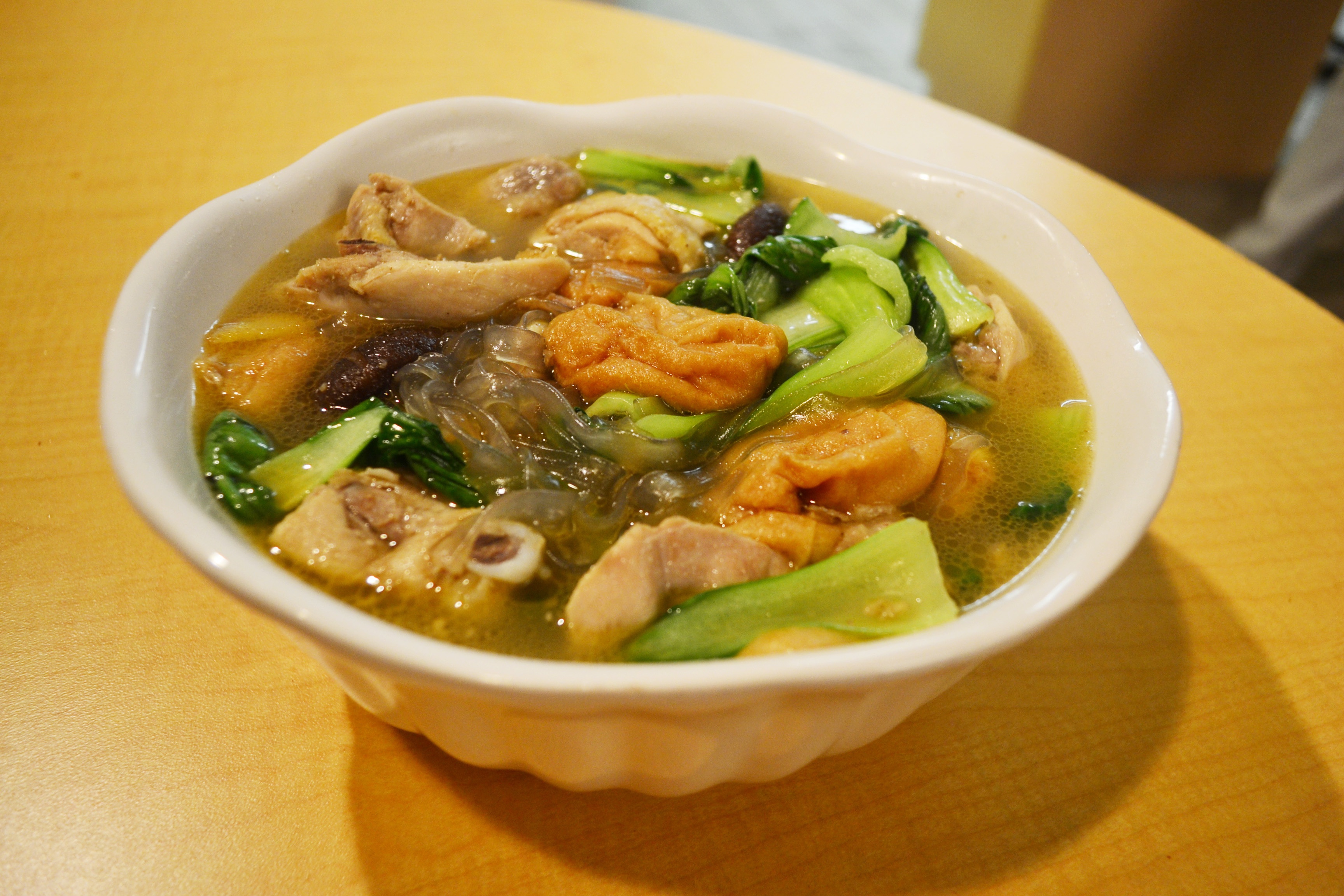 油豆腐香菇鸡腿煲