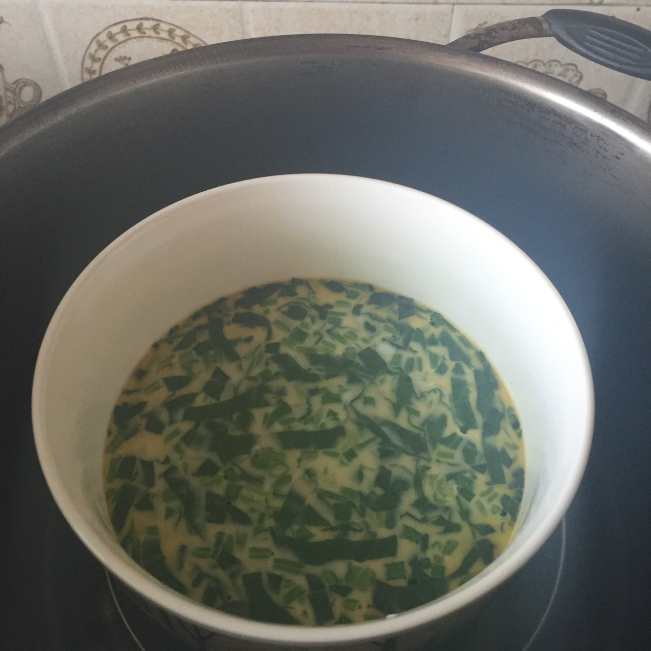 蘸汁菠菜鸡蛋糕——春季养生多吃菠菜