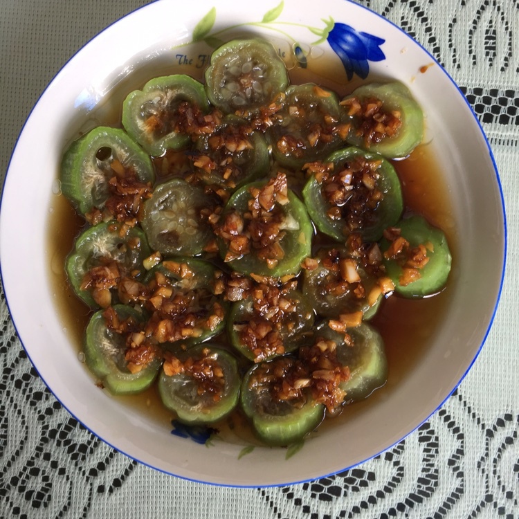 只需要五分钟就可以的美味蒜蓉蒸丝瓜
