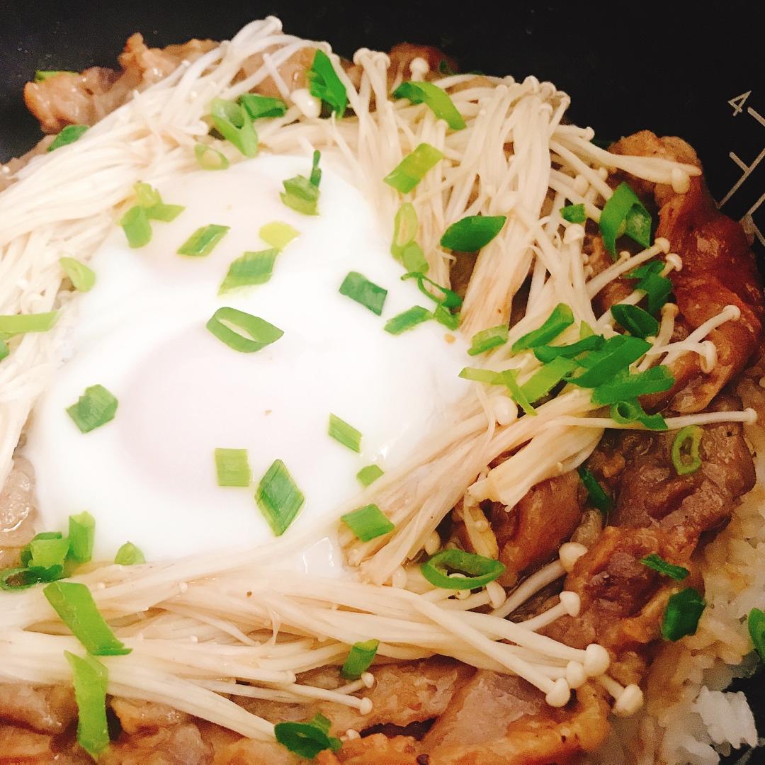 【电饭煲窝蛋牛肉饭】