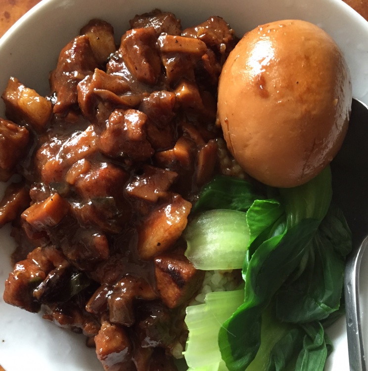 洋葱酥卤肉饭