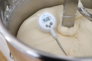 软嫩的乳酪吐司---风炉两层山形吐司同烤记录的做法 步骤5