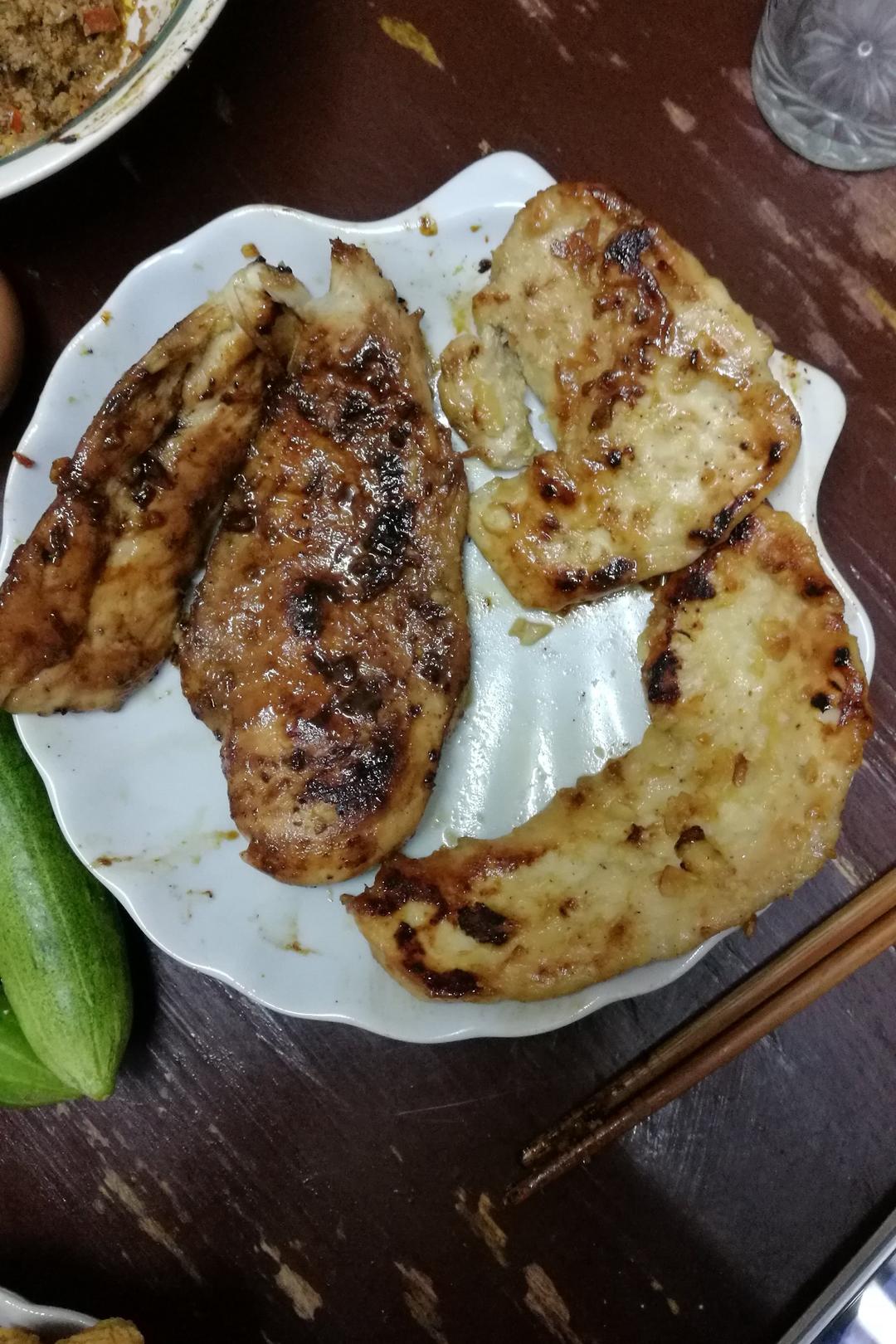 酷炫屌炸天好吃的煎鸡胸肉（香蒜蜂蜜煎鸡胸肉）