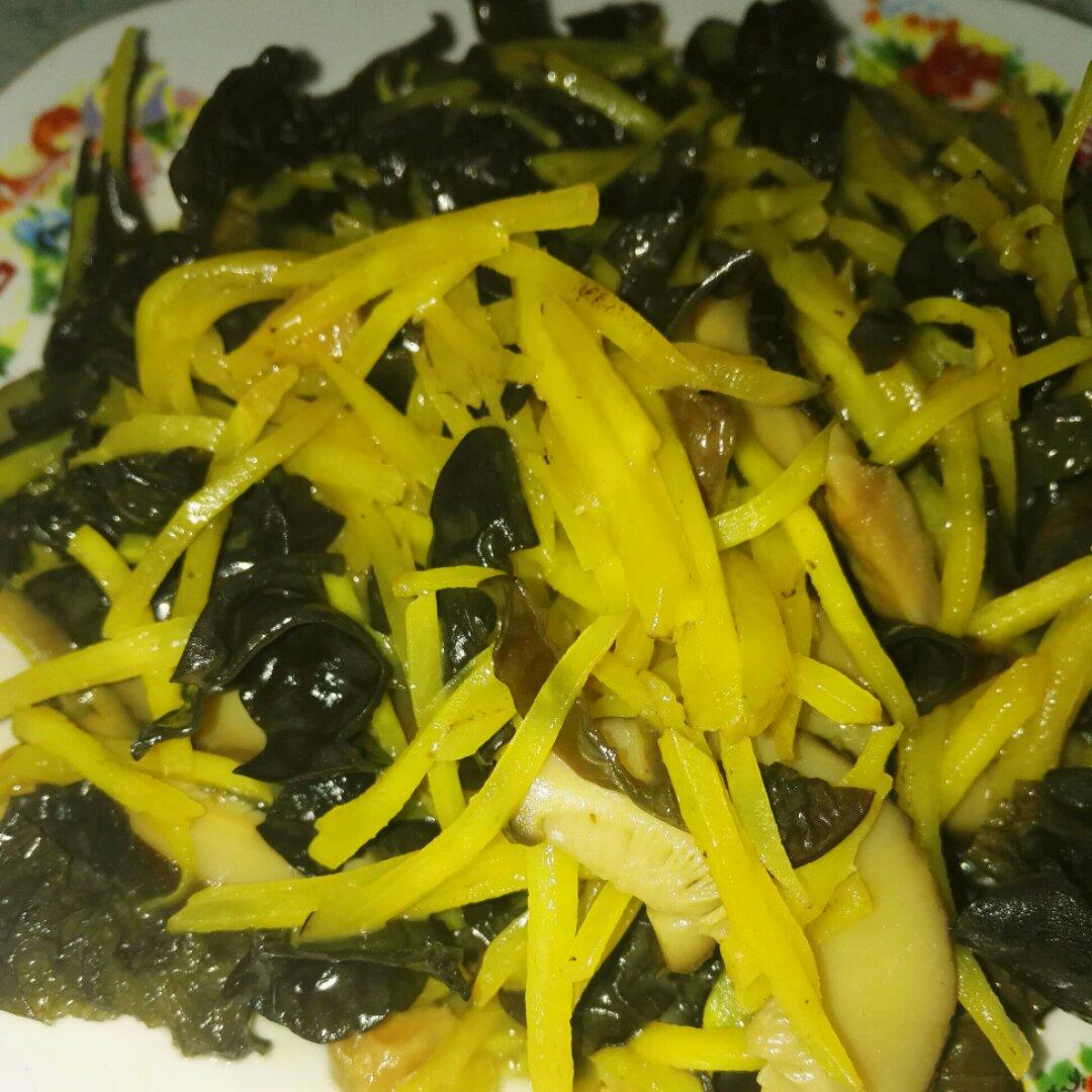 胡萝卜香菇炒木耳