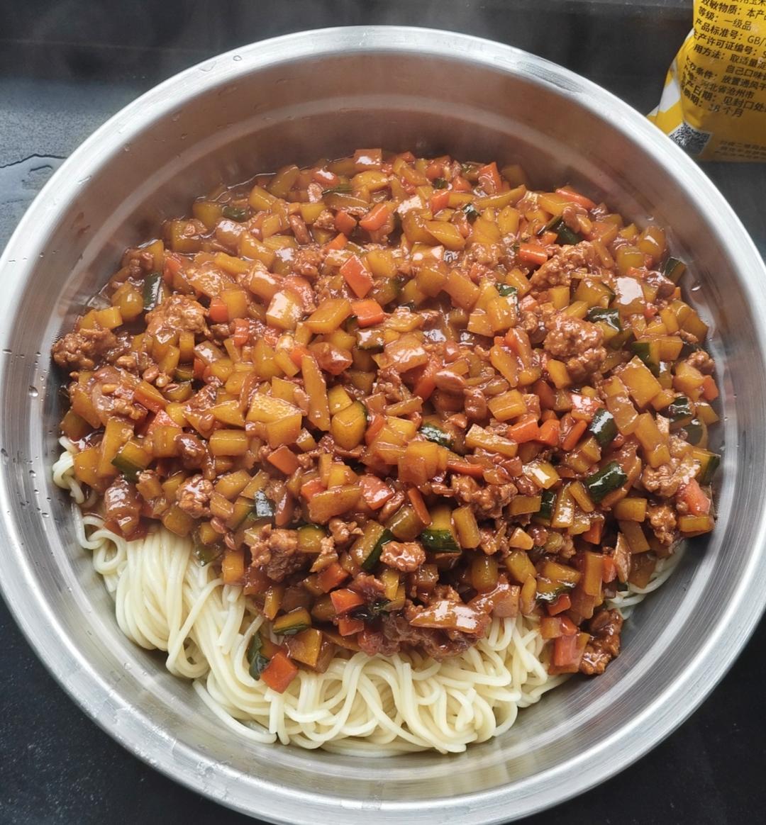 香菇土豆肉沫拌面，神奇酱汁，拌面拌饭都好吃哇