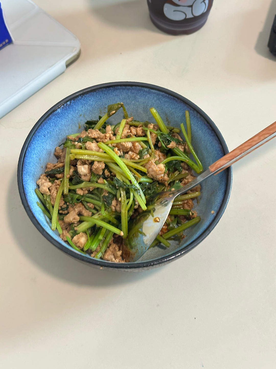 包好吃的芹菜炒肉沫