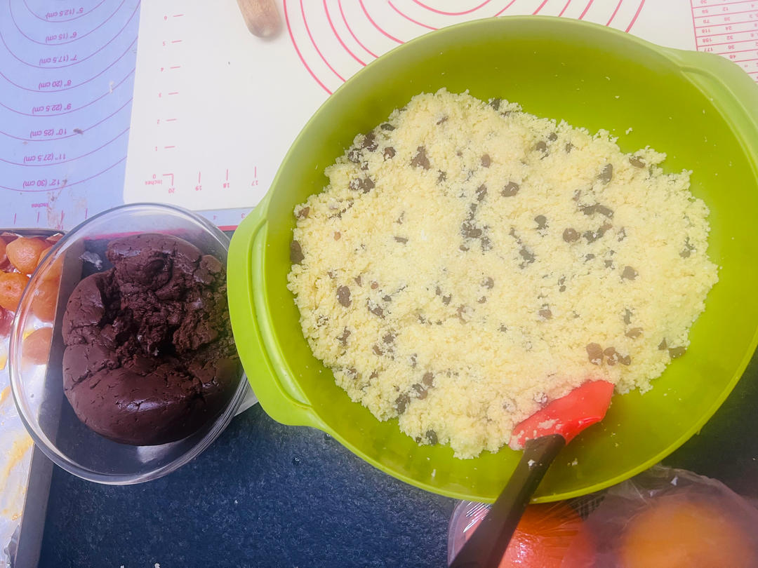 巧克力椰蓉蔓越莓月饼