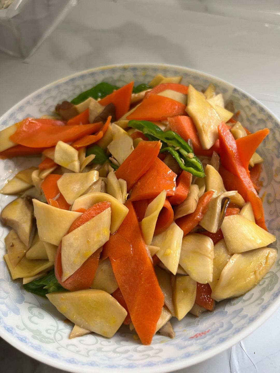 杏鲍菇炒胡萝卜的做法